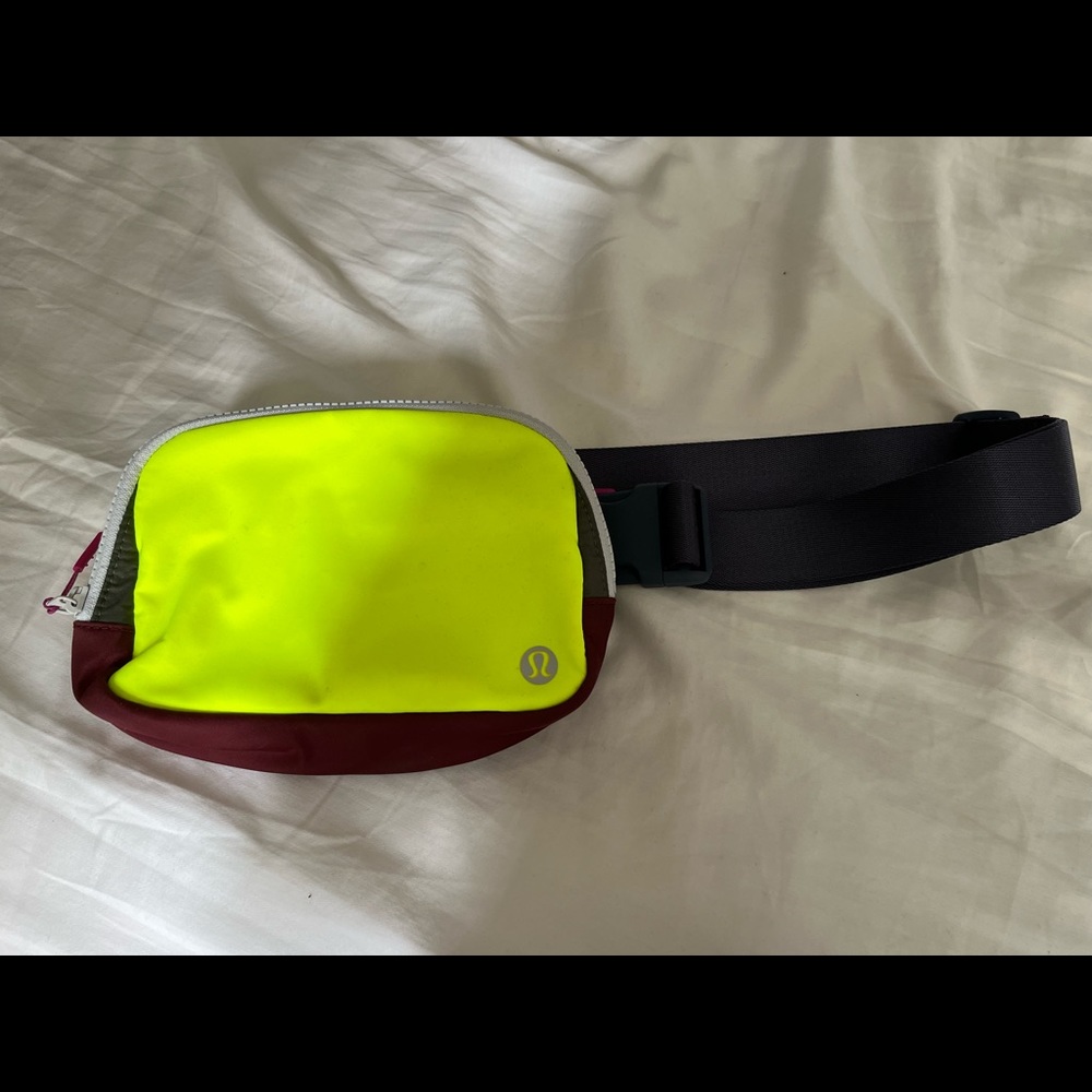 Lulu lemon athletic fanny pack